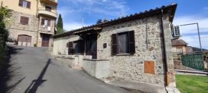 an old stone building on the side of a street at casa dei gelsi in Bolsena +12 photos