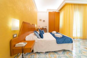 Łóżko lub łóżka w pokoju w obiekcie Hotel San Pietro