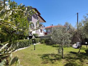 Vonkajšia záhrada v ubytovaní Elina House