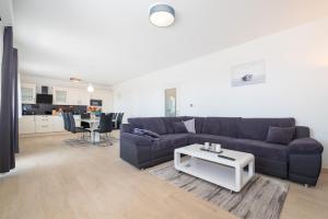 a living room with a couch and a table at Ferienhaus Dalmatia bei Zadar in Zadar