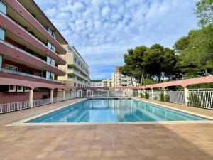 a swimming pool in the middle of a building at Salles Beach 33 in L'Estartit