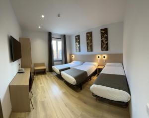 A bed or beds in a room at Hostal Abadia Madrid