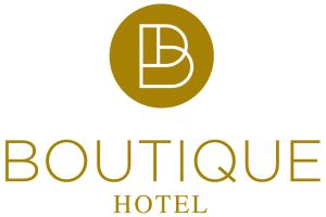 um logótipo para o hotel b Louvre em Bratsera Boutique Hotel em Hidra