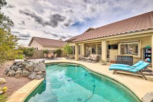 Hồ bơi trong/gần 2 Mi to Golf Home with Pool in Cave Creek!
