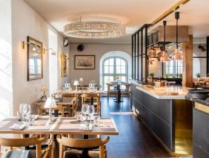 Restaurace v ubytování Holbæk. Byhus med fjordudsigt, og 5 min. til bymidten