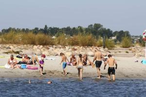 Hosté ubytování Holbæk. Byhus med fjordudsigt, og 5 min. til bymidten