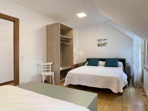 a bedroom with two beds and a table in it at Casa Jabarde in Jaurrieta