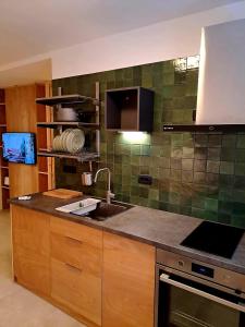 Küche/Küchenzeile in der Unterkunft Sweet & Cozy Apartment Petrova