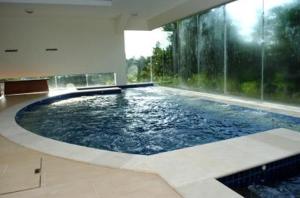 Bazén v ubytování Ria Bintan Golf Club nebo v jeho okolí