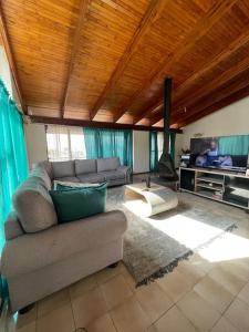 A seating area at Spacious 4Br Home In Bo Kaap