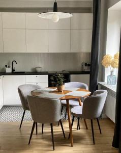 a dining room table and chairs in a kitchen at Soul Apartment in Warsaw