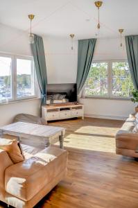 a living room with a couch and a flat screen tv at Am Hafensteig 19 in Neustadt in Holstein