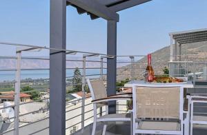 Balkón nebo terasa v ubytování וילה ג'נסיס - וילה מהממת למשפחות עם בריכה פרטית מחוממת ליד הכנרת