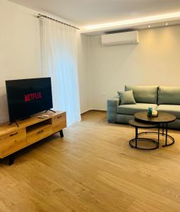 Un televizor și/sau centru de divertisment la Urban Escape