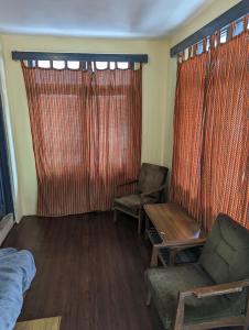 Χώρος καθιστικού στο Krishna Guesthouse by AttiC Monkey, Old manali next to Drifters cafe