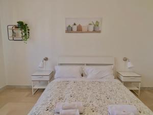 Postel nebo postele na pokoji v ubytování Guest House Service - Express Airport Apartment