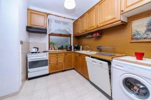 a kitchen with a washing machine and a washer at Didi Park House къща с две спални in Sandanski