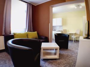 a living room with a couch and a table at Blechleppel - Die Pension im Harz in Benneckenstein