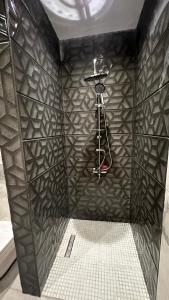 a corner of a shower in a bathroom with at شاليه Aqua بورتو جولف مارينا in El Alamein