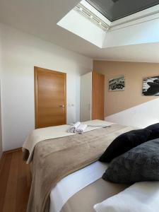 Posteľ alebo postele v izbe v ubytovaní Apartments Four You-with sea view