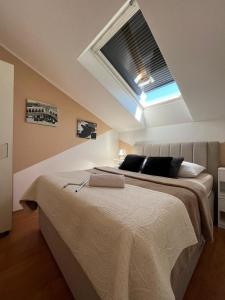 Posteľ alebo postele v izbe v ubytovaní Apartments Four You-with sea view