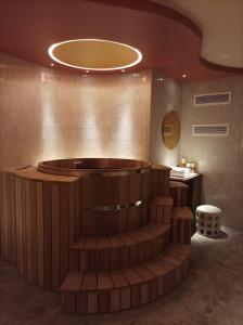 a wellness center with a large tub in a room at Hôtel D'Anjou in Angers