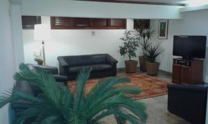 Uma TV ou centro de entretenimento em Hotel São Bento