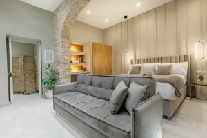 A seating area at Domus Victoria IΙ