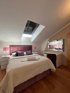 Posteľ alebo postele v izbe v ubytovaní Apartments Four You-with sea view