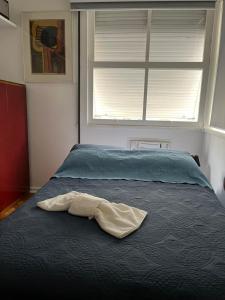 Postel nebo postele na pokoji v ubytování Artist apartment