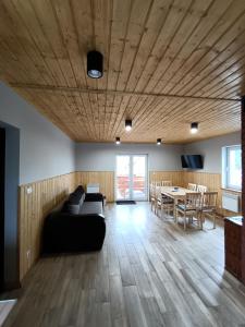 Χώρος καθιστικού στο Zielona Ostoja - domy całoroczne z własną linią brzegową