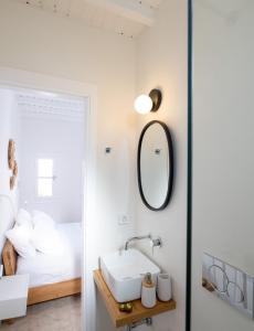 Koupelna v ubytování MYKONOS HOUSE Eternity maisonette , Mykonos Town + 14 fotografií