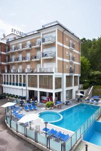 Bazén v ubytování Sporting hotel nebo v jeho okolí