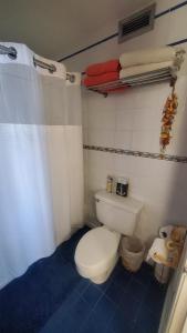 Un baño de NAÜTIK, Ocean Front! Great view