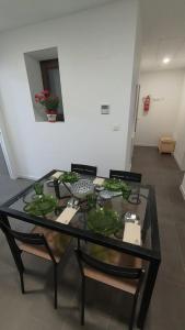Posedenie v ubytovaní Alojamiento Los naranjos con Piscina y Parking gratuito