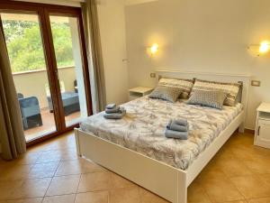 Una cama o camas en una habitación de Casa Vacanze La Quercia