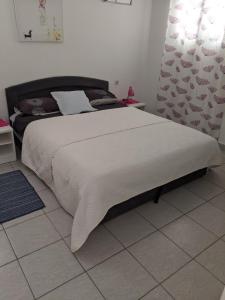 Cama o camas de una habitación en Emilija Apartments Privlaka