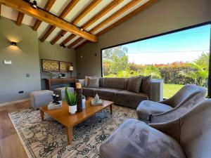 Ruang duduk di Amazing country house!
