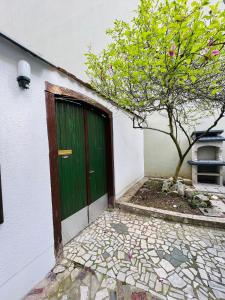 Фотография из галереи Downtown secret apartment в Загребе