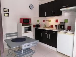 Zdjęcie z galerii obiektu Studio Climatisé pour 4 avec Grande Terrasse, à 2 Pas du Port et 5 min de la Plage - FR-1-715-38 w mieście Mauguio