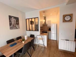 Kuchyňa alebo kuchynka v ubytovaní appartement 15min de Paris