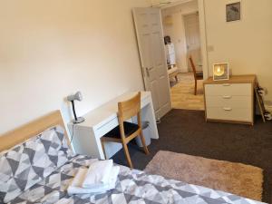 Gallery image of The Lawrence apartment in Bristol +10 photos