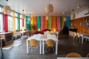 Restoran või mõni muu söögikoht majutusasutuses Hindu Monastery - Shree Peetha Nilaya Ashram