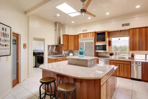 Η κουζίνα ή μικρή κουζίνα στο Tucson Vacation Rental Near Saguaro National Park