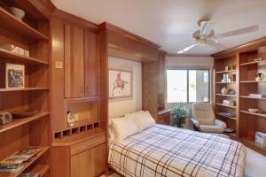 Ένα ή περισσότερα κρεβάτια σε δωμάτιο στο Tucson Vacation Rental Near Saguaro National Park +30 φωτογραφίες