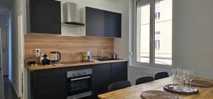 Kuchyňa alebo kuchynka v ubytovaní Bel appartement Clairmarais - Centre Reims - Gare