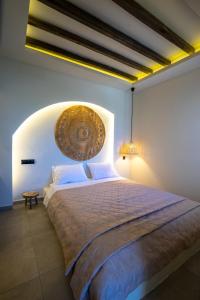 a bedroom with a large bed in a room at Hacienda tradition&relax in Afantou