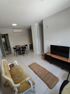 a living room with a couch and a flat screen tv at Loft charmoso na zona Leste de Teresina in Teresina