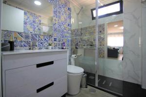 Kúpeľňa v ubytovaní CASATURIS NEWON APARTAMENTOS en EL CAMPELLO