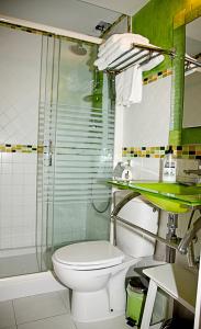 Koupelna v ubytování Apartamentos La Casa de la Alameda + 21 fotografií